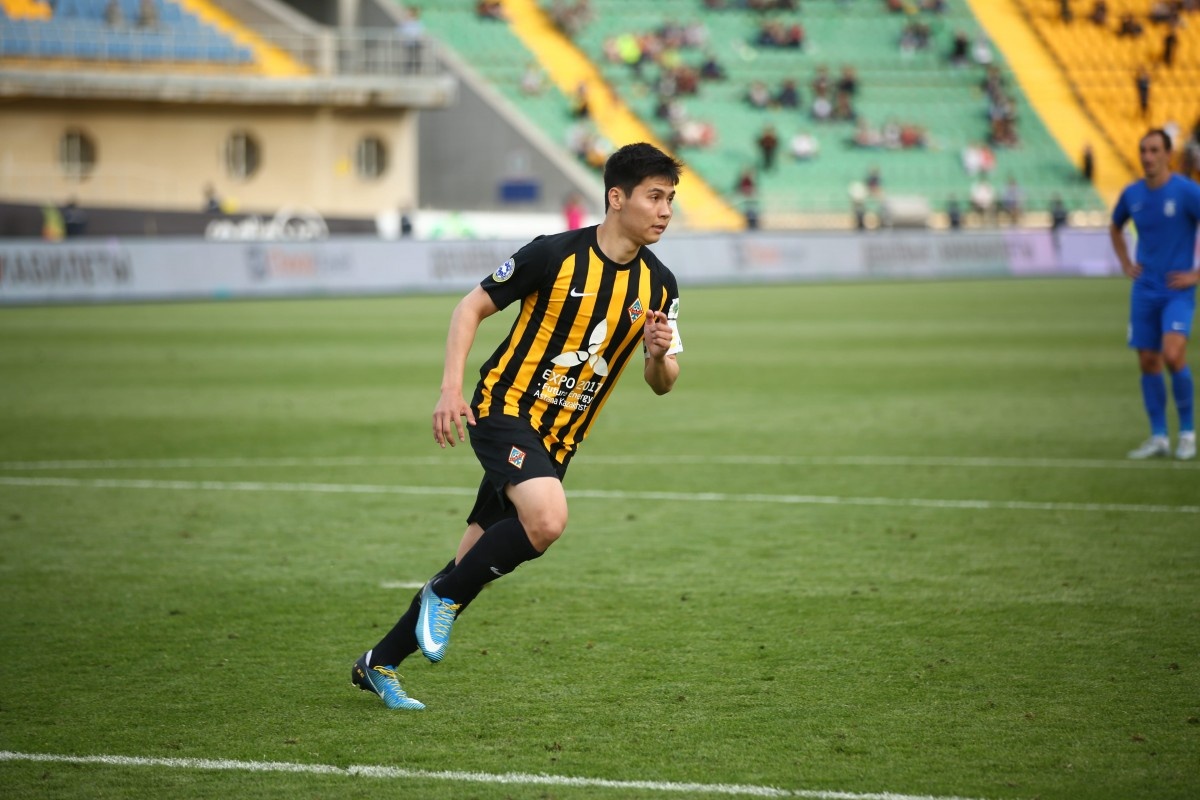 باۋىرجان يسلامحان «ءال-اين» كلۋبى ساپىنداعى العاشقى گولىن سوقتى (ۆيدەو)