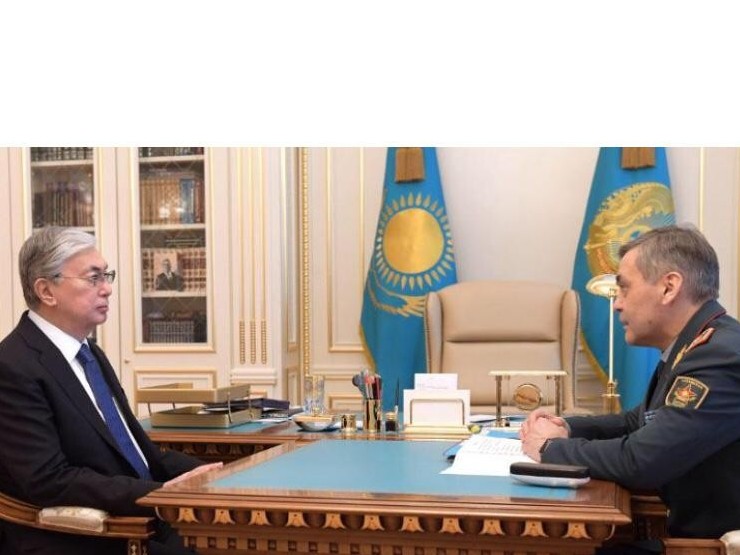 پرەزيدەنت اسكەري قىزمەتشىلەردىڭ الەۋمەتتىك جاعدايىن كوتەرۋدى تاپسىردى