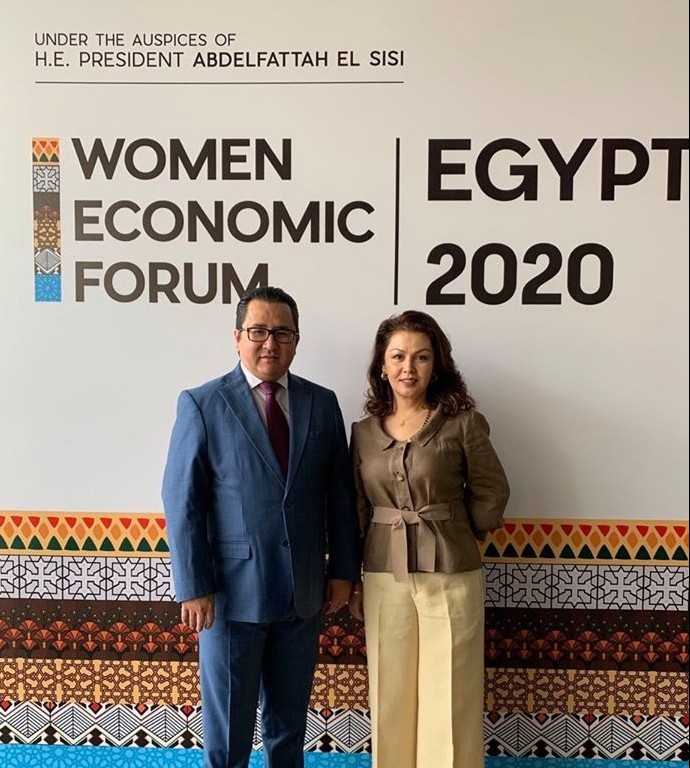 كايردە قازاقستاندىق جۋرناليست «ەرەكشە تاڭعاجايىپ ايەل» نوميناتسياسىن يەلەندى