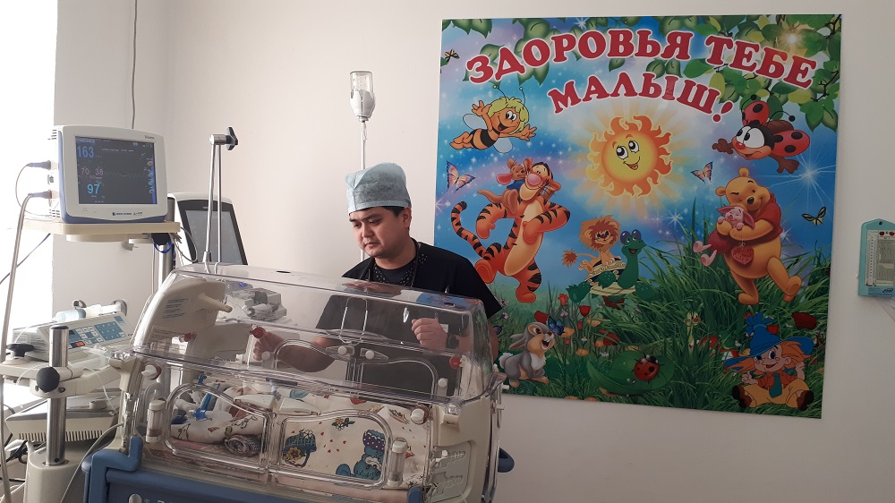 اقتاۋدا 3 ايلىق ءسابيدىڭ باسىنا كۇردەلى وتا جاسالدى