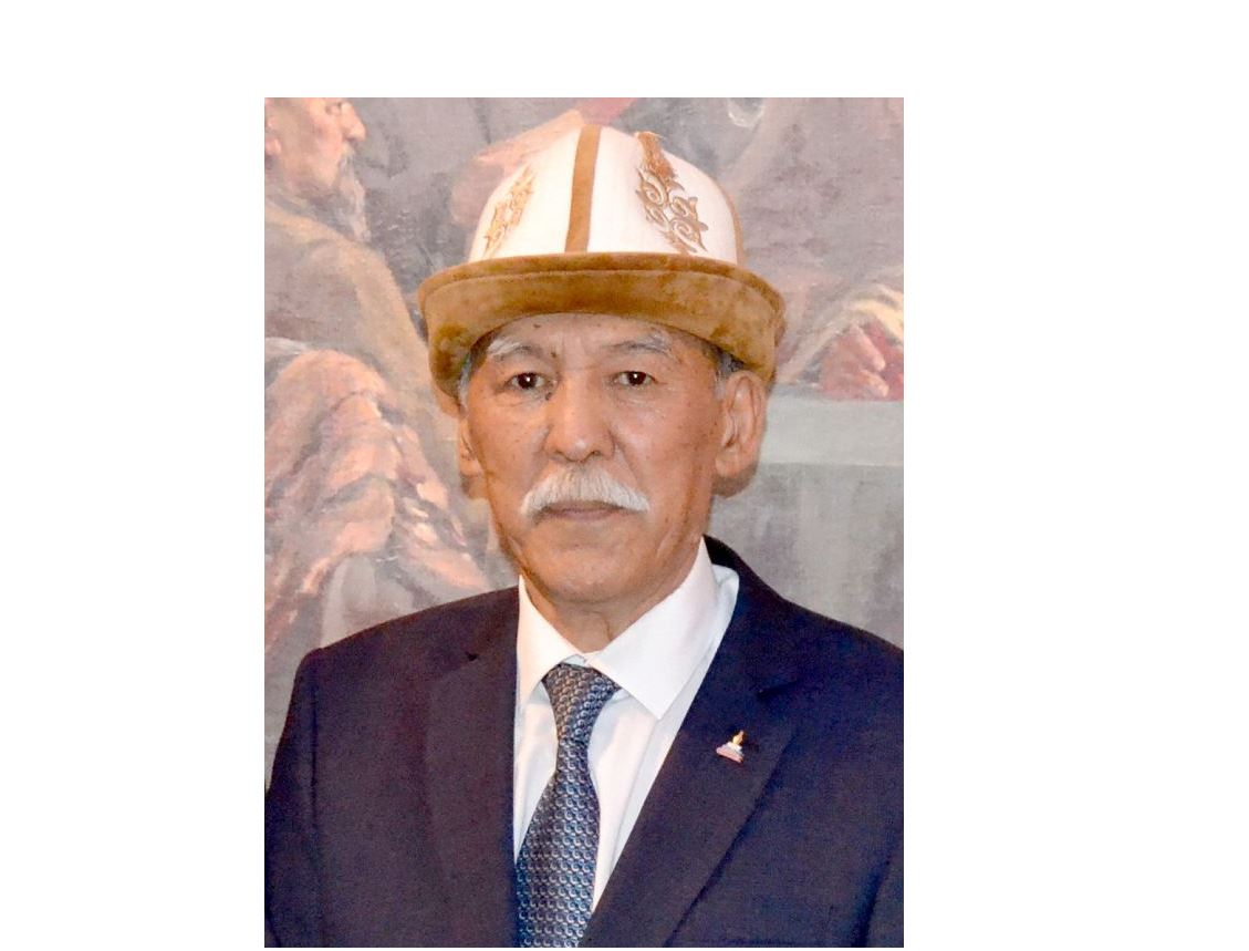 ايداربەك سارمانبەتوۆ: ابايدى وقىعان سايىن اقىلىڭ تولىسا تۇسەدى