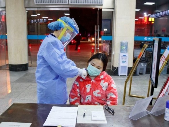 «قايدا ەكەنىن بىلەمىز»: كوروناۆيرۋس جۇقتىرعان ازاماتتارمەن ءبىر بورتتا بولعان جولاۋشىلار كارانتينگە جاتقىزىلادى