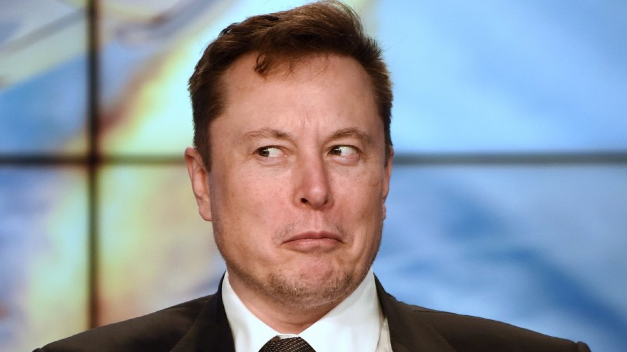 يلون ماسك كوروناۆيرۋستى اسا قاۋىپتى اۋرۋ دەپ ەسەپتەمەيدى