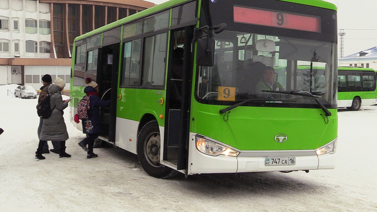 سەمەيدە اۆتوبۋستار كۇنىنە 3 رەت دەزينفەكتسيالانۋدا