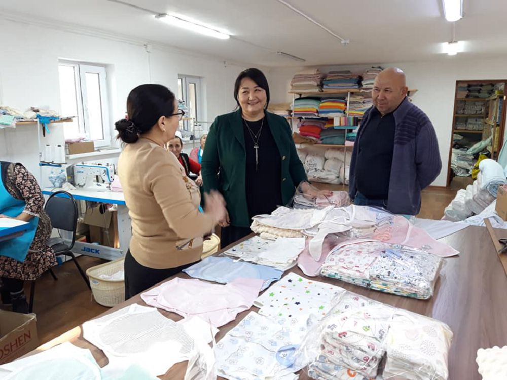 الەمدەگى ەڭ ادەمى كيىم اقشۇقىردا تىگىلەدى