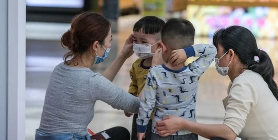 بالالاردا كوروناۆيرۋستىڭ بەلگىلەرى بىردەن بايقالمايدى