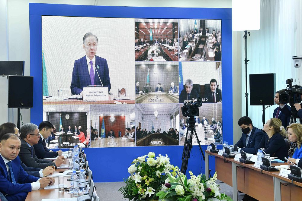 ماجىلىستە ونلاين فورماتتا دوڭگەلەك ۇستەل وتىرىسى ءوتتى