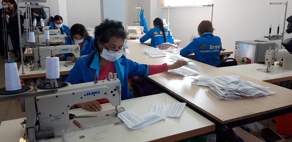 ورالدا شاعىن فابريكا ماسكا تىگە باستادى