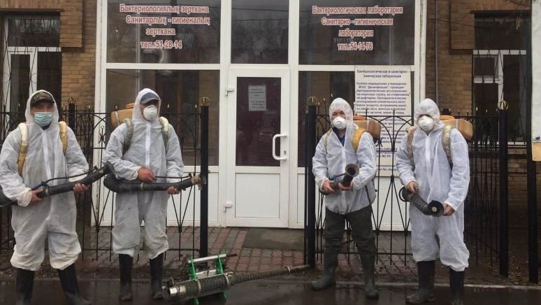 قارۋلى كۇشتەردىڭ بيولوگيالىق قورعانىس بولىمدەرى الماتى مەن استانانى دەزينفەكتسيالاي باستادى