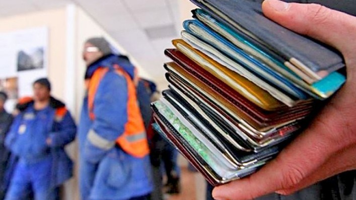 شەتەلدىك ەڭبەك ميگرانتتارىنا رۇقسات بەرۋ توقتاتىلدى