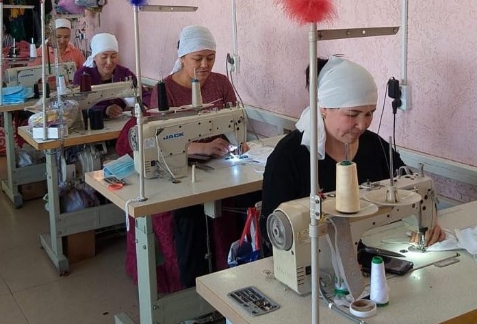 جەتىسايدا تىگىن تسەحتارى كۇنىنە 3000 بەتپەردەنى ساتىلىمعا شىعارۋدا