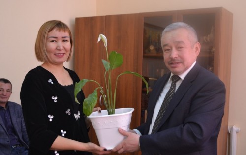 ارىپتەسكە گۇل سىيلا!