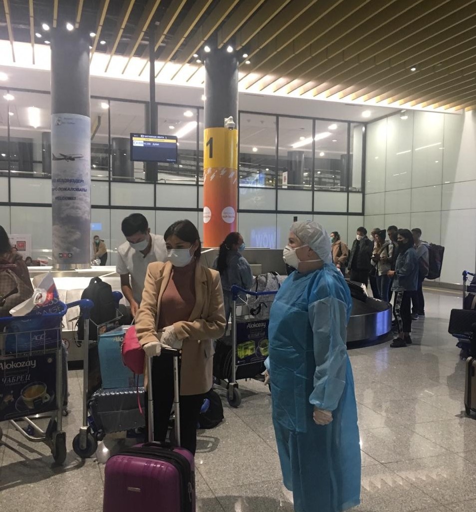 كوروناۆيرۋسقا تەست تاپسىرمايىنشا اۆياجولاۋشىلار قالاعا كىرە المايدى - اكىمدىك