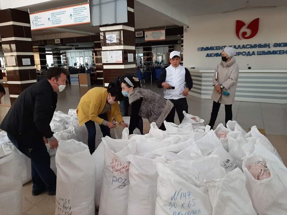 شىمكەنت شاھاردان نۇر-سۇلتان شاھارىنا 50 مىڭ مەديتسينالىق بەتپەردە جىبەرىلدى