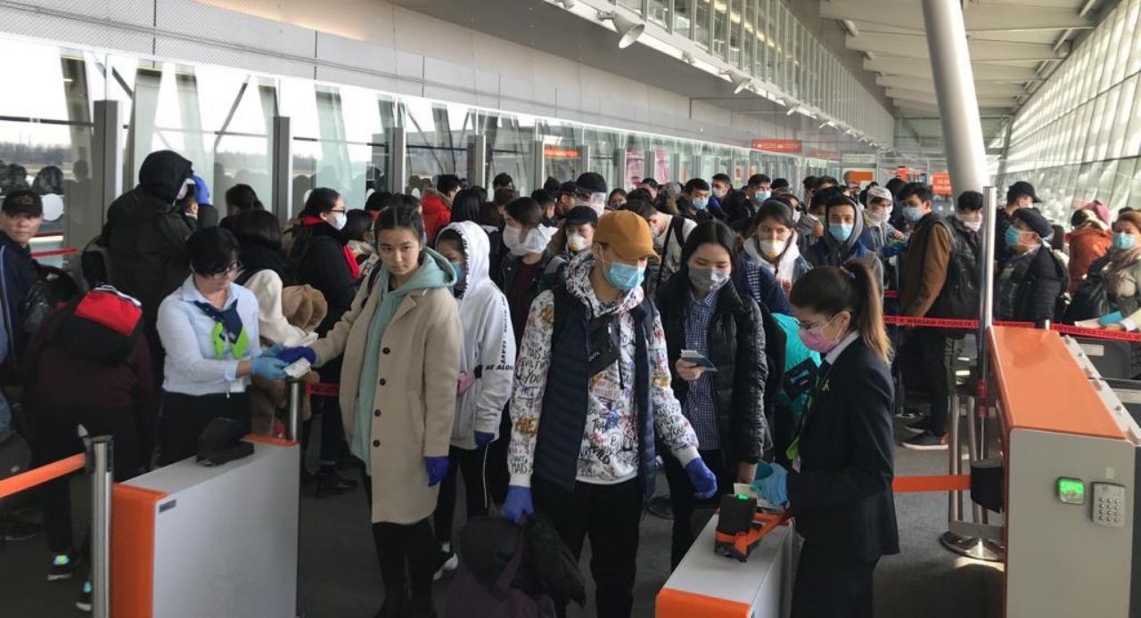 ​قازاقستاندىقتار پولشادان ۇيلەرىنە ورالدى