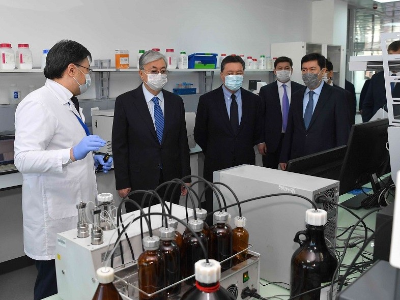 قاسىم-جومارت توقاەۆ ۇلتتىق بيوتەحنولوگيا ورتالىعىنا باردى