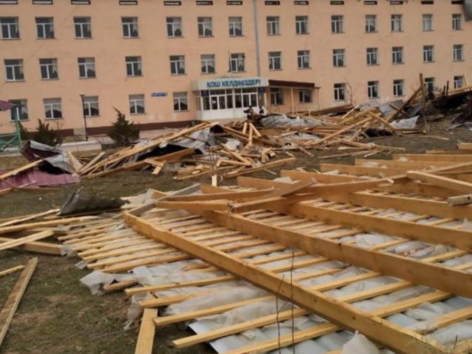 تۇركىستان: داۋىل تۇرعىن ءۇي مەن الەۋمەتتىك نىسانداردىڭ شاتىرىن ۇشىرىپ اكەتتى