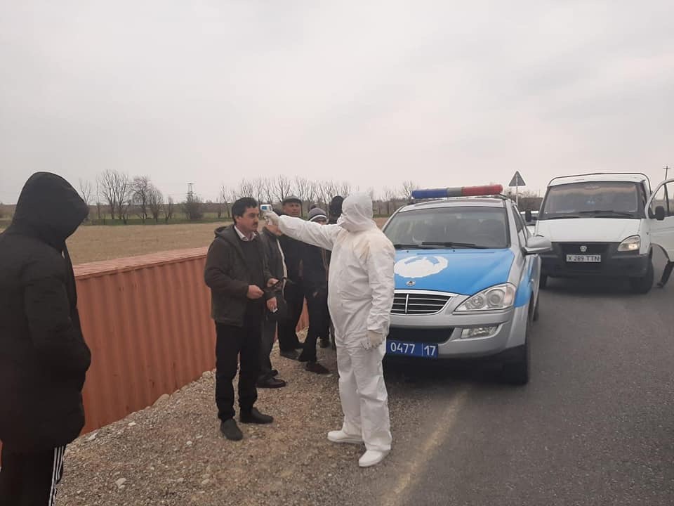 شىمكەنتكە كىرەتىن اۆتوجولداردا 12 ارنايى بلوك بەكەتى قويىلدى