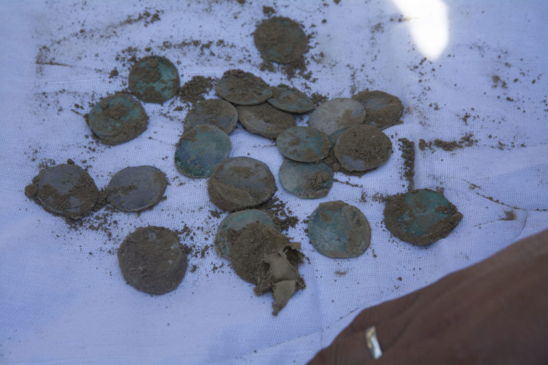 كۇمىس تەڭگە كومبەسى تابىلدى