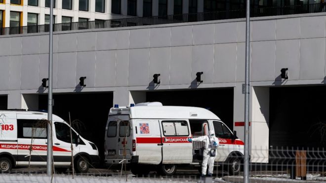 ماسكەۋدە كوروناۆيرۋس جۇقتىرعان 2 ادام كوز جۇمدى