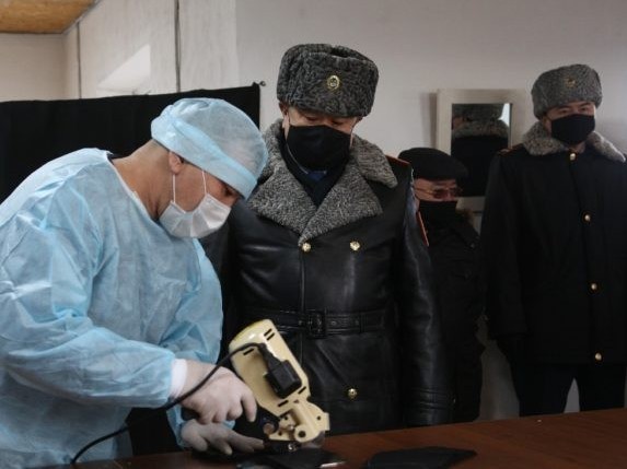 باس بوستاندىعىنان ايىرىلعاندار بەتپەردە تىگۋدە