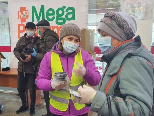 «Mega Pharma» مەديتسينالىق ماسكا تاراتۋ بويىنشا اكتسيا باستادى