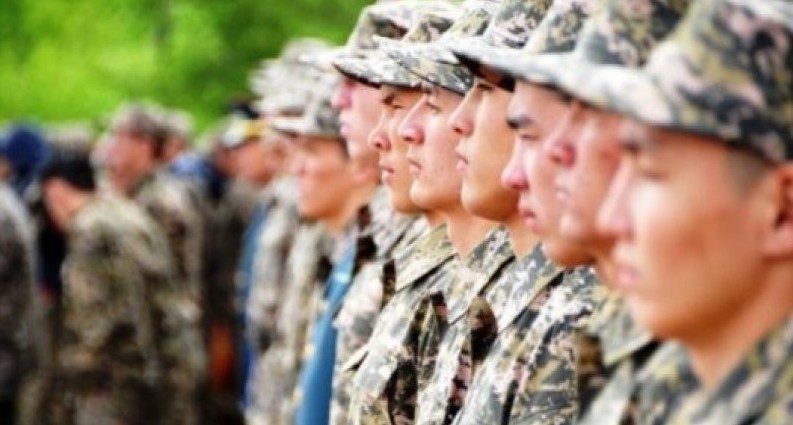 اسكەري قىزمەتشىلەر ءبىر كۇندىك جالاقىلارىن كوروناۆيرۋسپەن كۇرەسكە اۋداردى