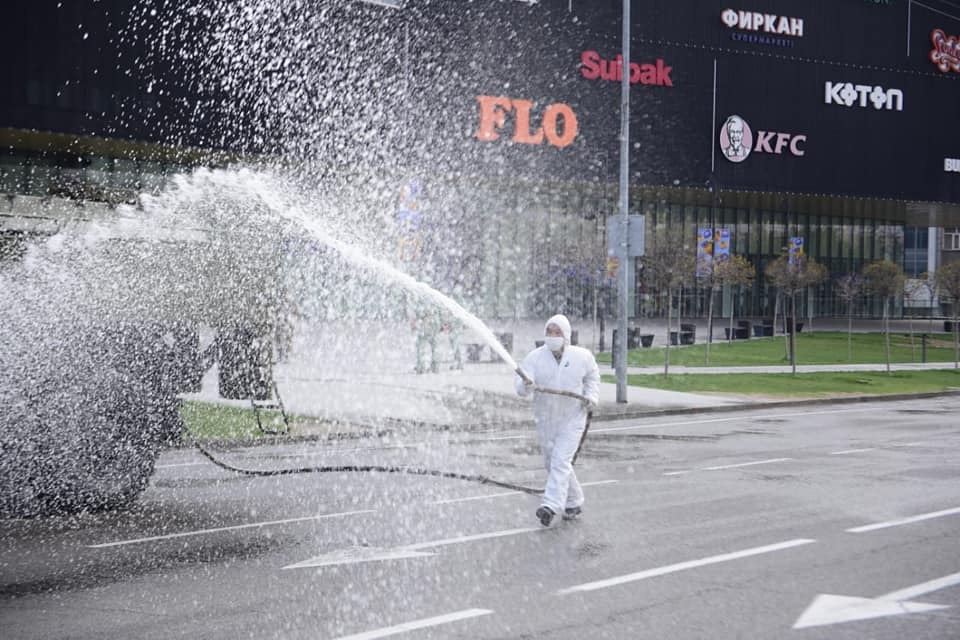 شىمكەنتتە ادام كوپ شوعىرلاناتىن ورىندارعا دەزينفەكتسيا جاسالىندى