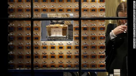 فرانتسيا: Dior, Guerlain, Givenchy ەندى بەتپەردە تىگۋگە كوشتى