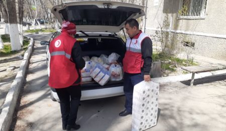 «قىزىل اي» قوعامى تۇرعىندارعا ازىق-ت ۇلىك تاراتتى