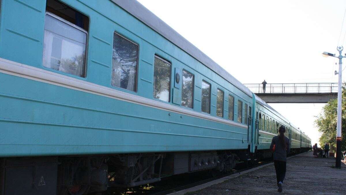 اتىراۋ ستانساسىنا باراتىن بارلىق جولاۋشىلار پويىزى توقتاتىلادى