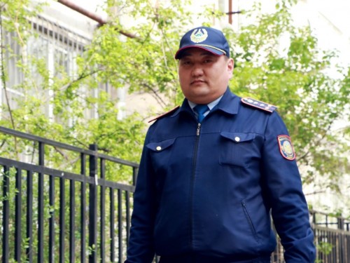 شىمكەنت: پوليتسەيلەر كامەلەتكە تولماعان جاياۋ جۇرگىنشىنى قاققان اۆتوكولىكتى تاپتى