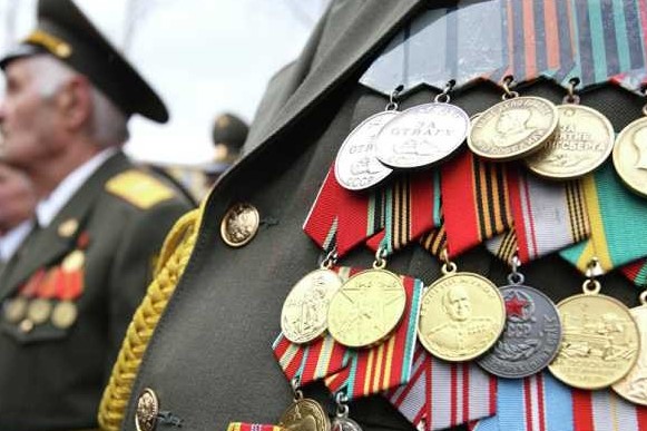 اتىراۋلىق سوعىس ارداگەرلەرىنە 300 مىڭ تەڭگەدەن قارجىلاي كومەك بەرىلەدى