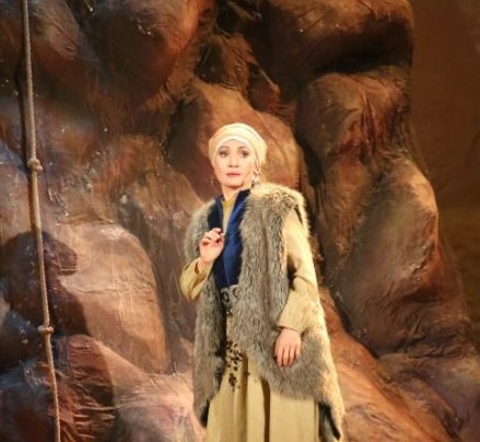 اينۇردىڭ ادەمى الەمى