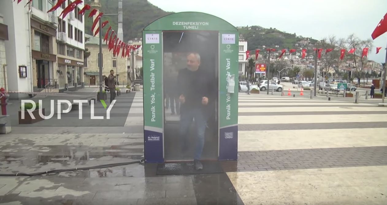 تۇركيانىڭ وردۋ قالاسىندا «دەزينفەكتسيا تۋننەلى» ورناتىلدى (ۆيدەو)