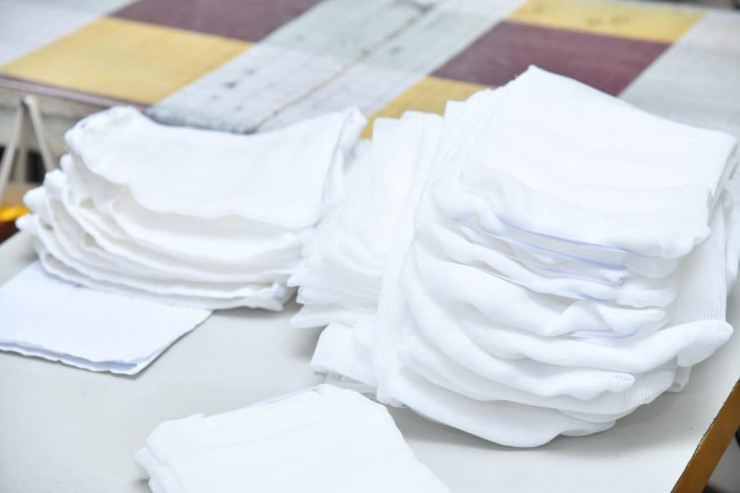 شىمكەنتتە تاۋلىگىنە 100 مىڭنان استام مەديتسينالىق بەتپەردە تىگىلۋدە