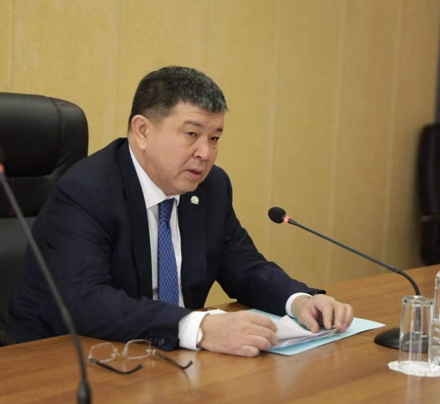 ماحامبەت دوسمۇحامبەتوۆ: «توي-تومالاققا, ادام كوپ جەرلەرگە بارماۋ ء–وز ءومىرىڭدى  ساقتاۋ»