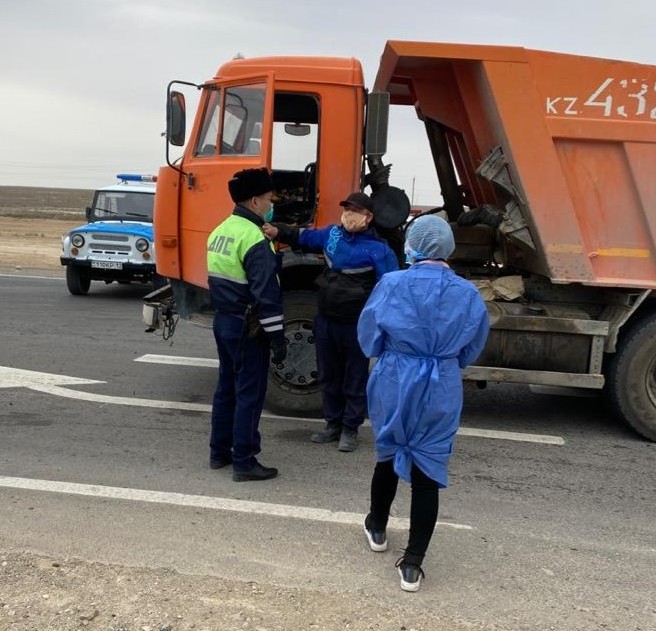 تۇركمەنستان-كەندىرلى-جاڭاوزەن مەن جاڭاوزەن-اقتاۋ باعىتىنداعى بلوك-پوستتارىندا 93 كولىك, 100-گە جۋىق جولاۋشى تەكسەرىلدى