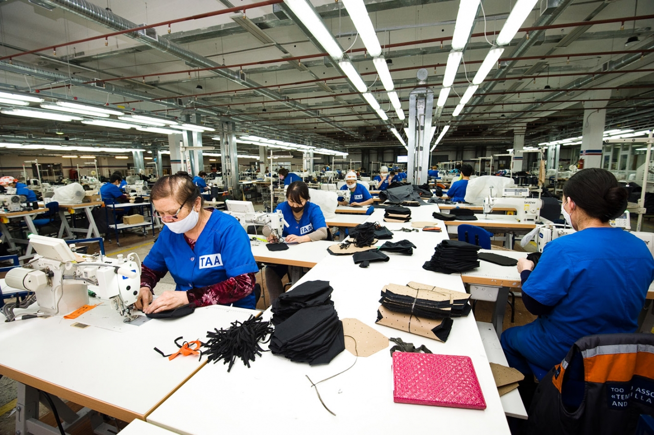 «ارسەلورميتتال تەمىرتاۋ» قىزمەتكەرلەرىن ماسكامەن قامتاماسىز ەتەدى