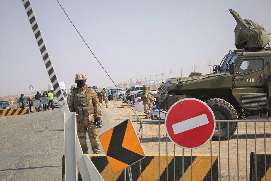 «باتىس» وڭىرلىك قولباسشىلىعىنىڭ اسكەري قىزمەتشىلەرى بلوك-پوستتاردى كۇشەيتۋگە شىقتى