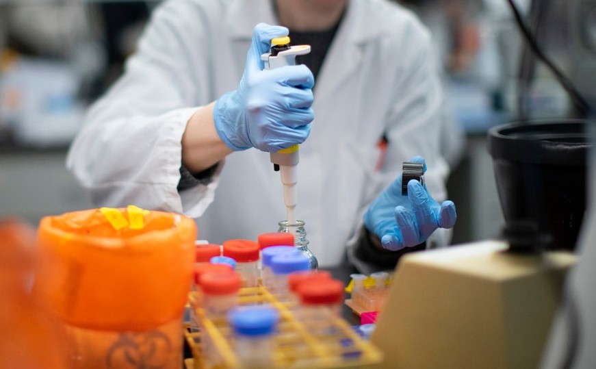  ۇلىبريتانيادا تاعى 8 681 ادام كوروناۆيرۋس جۇقتىرعان