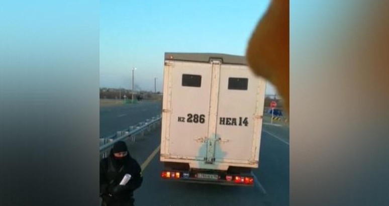 كولىك جۇرگىزۋشىسىنەن «قايىر سۇراعان» ارنايى جاساق قىزمەتكەرى جۇمىستان بوساتىلدى