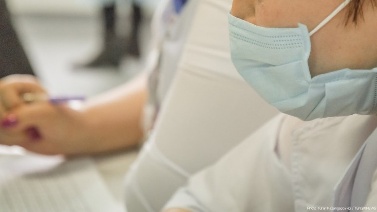 اتىراۋ: دارىگەرلەرگە ۇستەمەاقى ءۇشىن  959 ملن تەڭگە  ءبولىندى