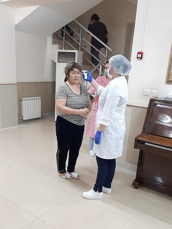 كاسىپكەردىڭ دارىگەرلەرگە كومەگى