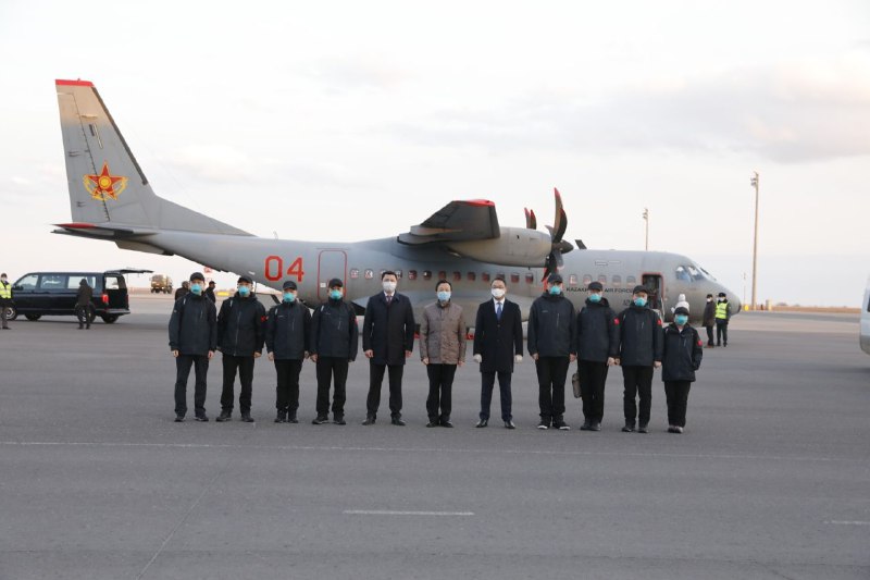 قىتايدان كومەككە دارىگەرلەر كەلدى