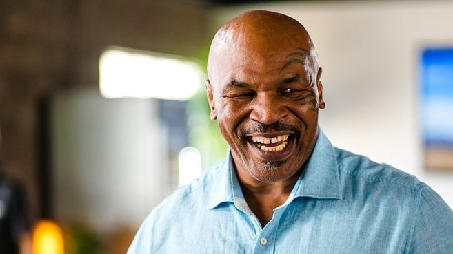 مايك تايسون تاريحتاعى ەڭ ۇزدىك بوكسشىنى اتادى