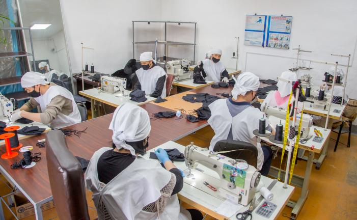 «سامۇرىق-قازىنا» ءىىم قىزمەتكەرلەرىنە 1 ملن مەديتسينالىق ماسكا تىكتى