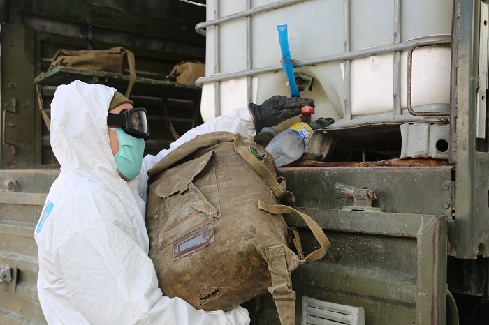 اسكەري قىزمەتشىلەر قالانى دەزينفەكتسيالاۋدى جالعاستىرۋدا