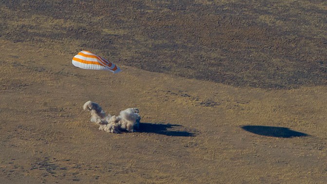 «سويۋز مس-15» ەكيپاجى جەرگە ورالدى