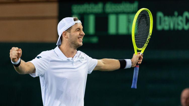 تەننيس ۇيىمدارى ويىنشىلارعا قولداۋ كورسەتەدى